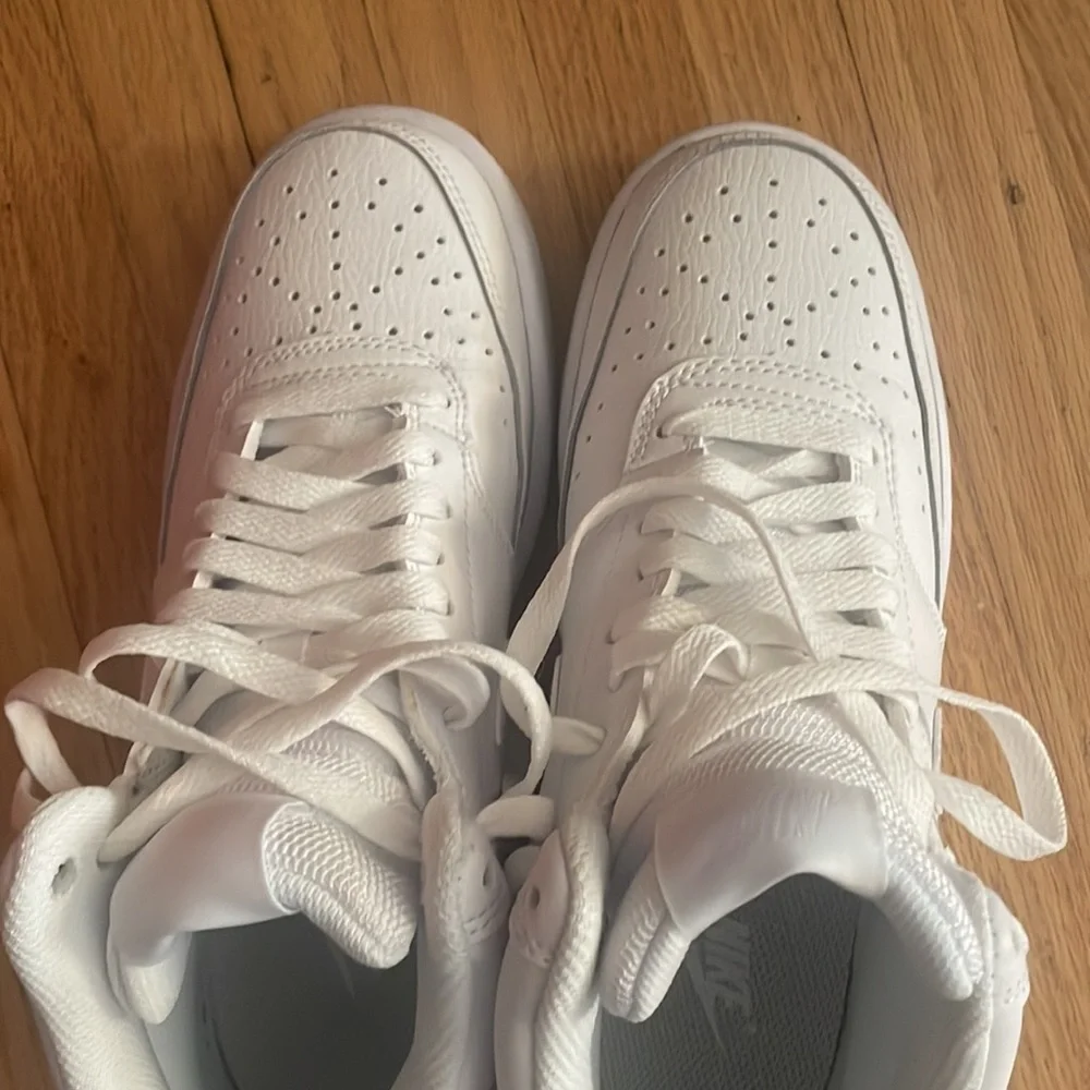 NWOT Nike women’s court shoes vision MID - Picture 3 of 7